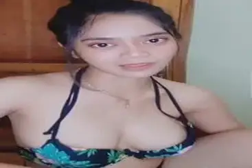Gadis Sasa Saat Bersantai Di Kamar - BokepAnime